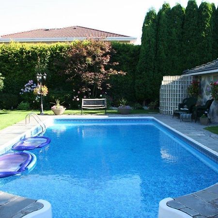 The Stone Hedge Bed And Breakfast Ричмонд Экстерьер фото