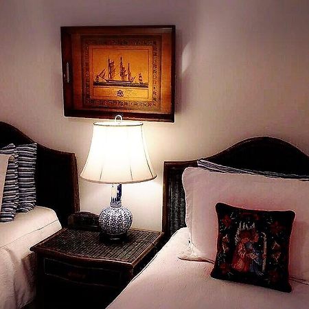 The Stone Hedge Bed And Breakfast Ричмонд Экстерьер фото