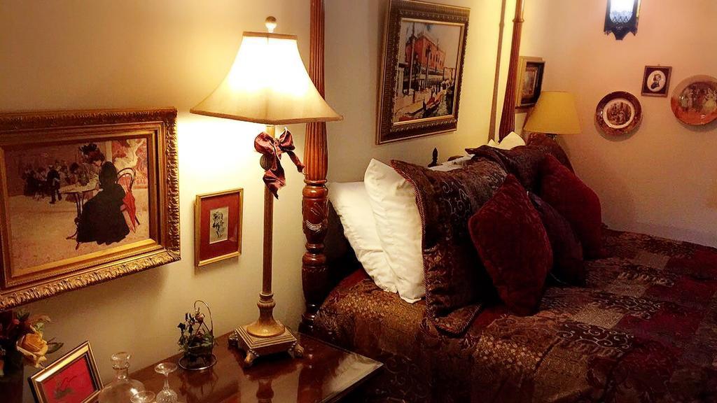 The Stone Hedge Bed And Breakfast Ричмонд Номер фото