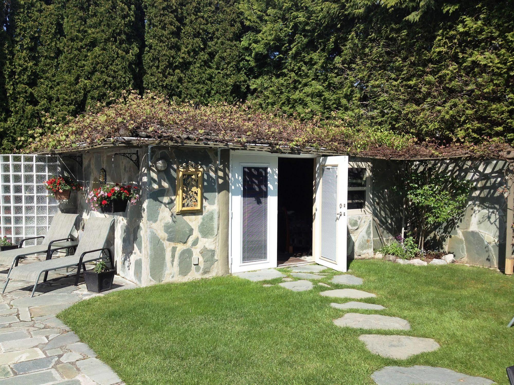 The Stone Hedge Bed And Breakfast Ричмонд Экстерьер фото
