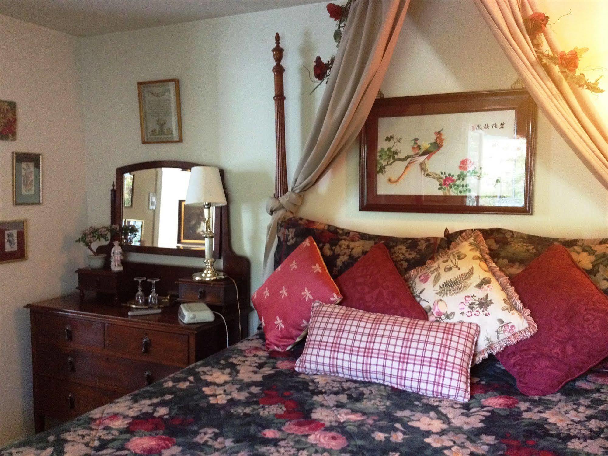The Stone Hedge Bed And Breakfast Ричмонд Экстерьер фото